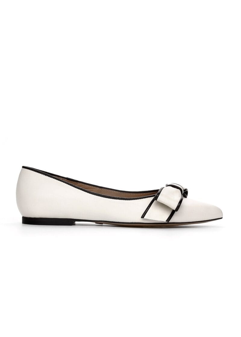 20a 51zł Skórzane baleriny ecru PEARL, widok z przodu z ozdobną kokardką