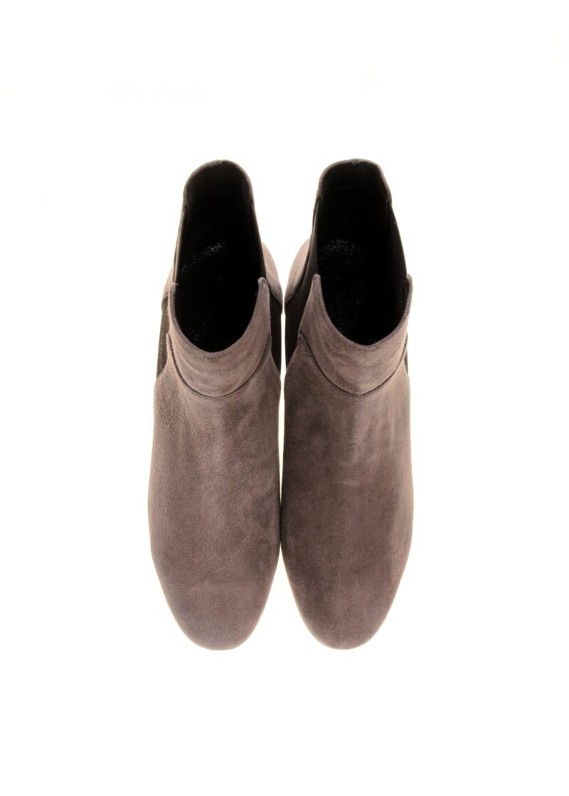 zamszowe sztyblety taupe CHERYL – widok z góry