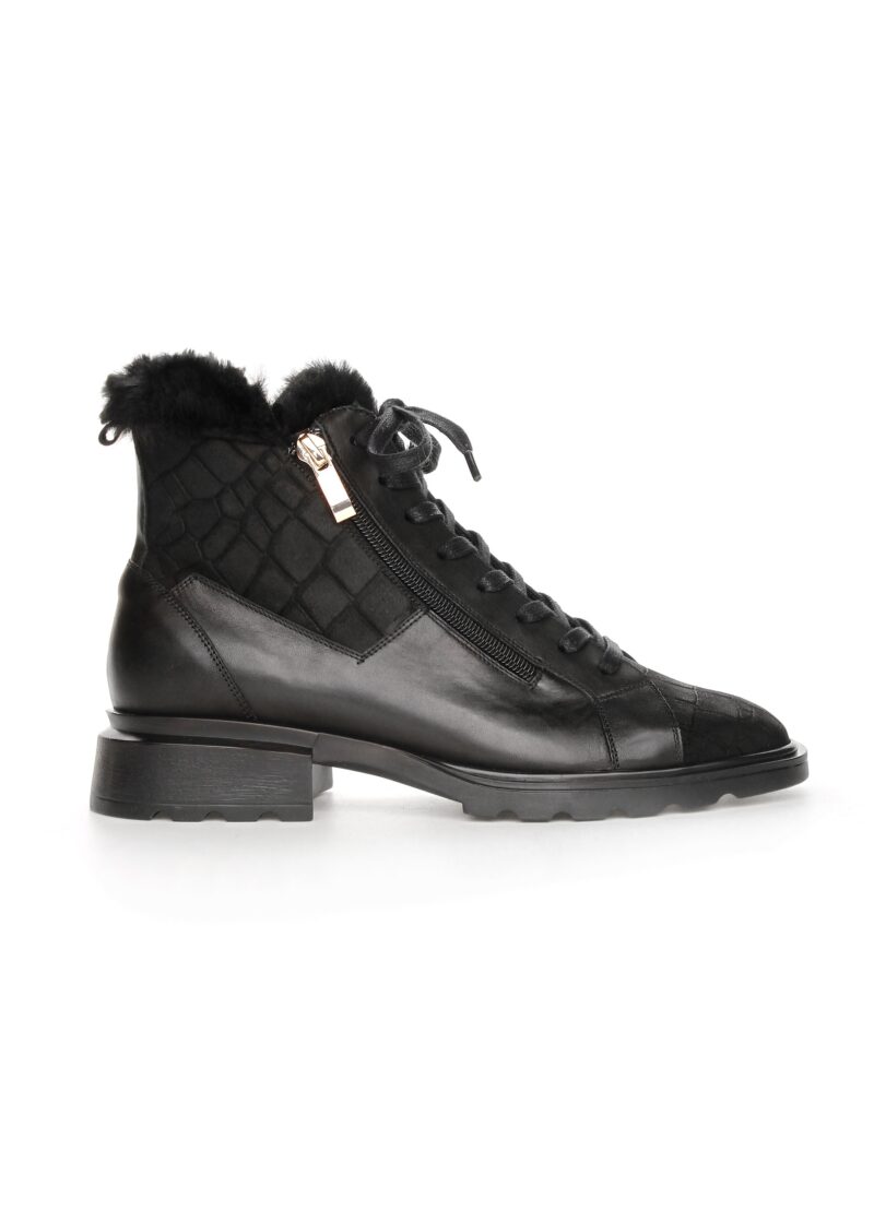 Czarne sznurowane botki z zamkami i futerkiem