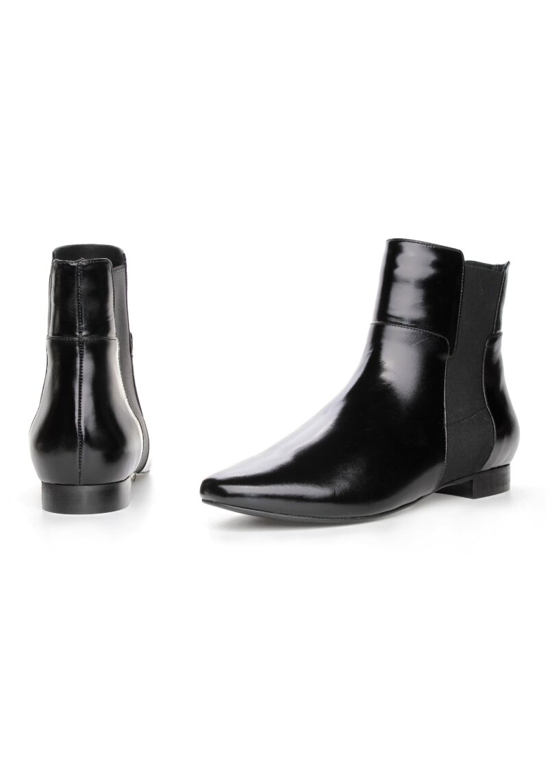 Sztyblety damskie FERRA – detal lakierowanej skóry