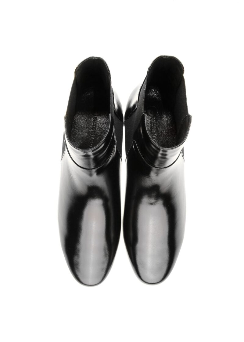 Sztyblety FERRA z lakierowanej skóry – widok z góry