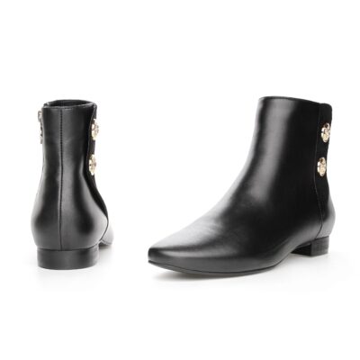 Czarne skórzane sztyblety IRIVANE – widok z przodu