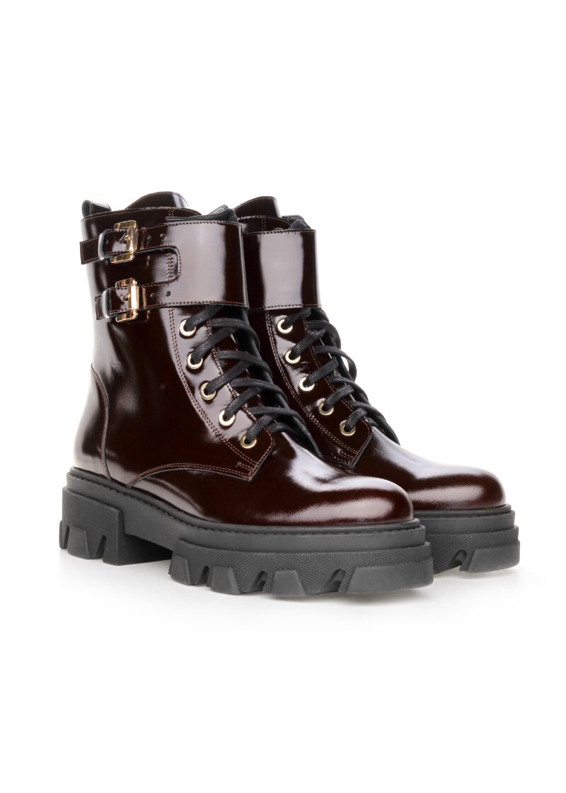 Sznurowane lakierowane botki Amanda Brown na 5 cm podeszwie, widok z boku