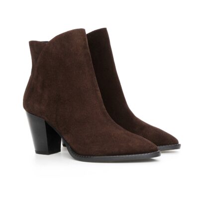 Brązowe czekoladowe botki - widok z boku