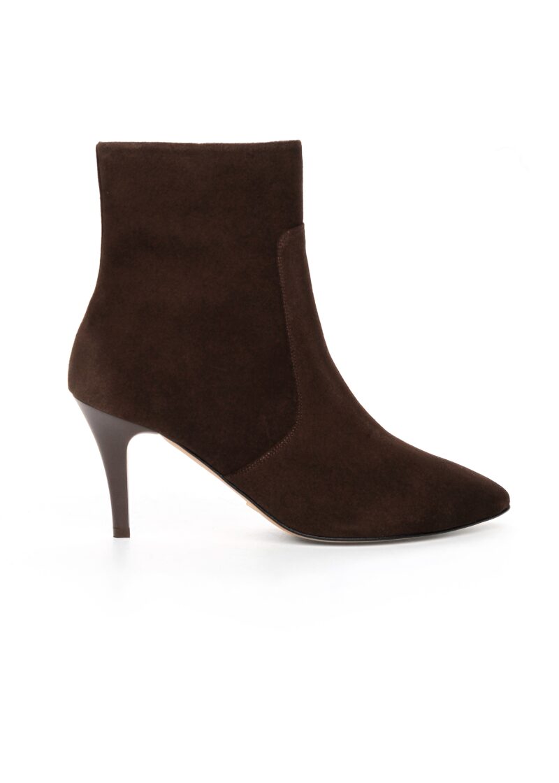 4a Brązowe zamszowe botki VERA na szpilce – widok z boku