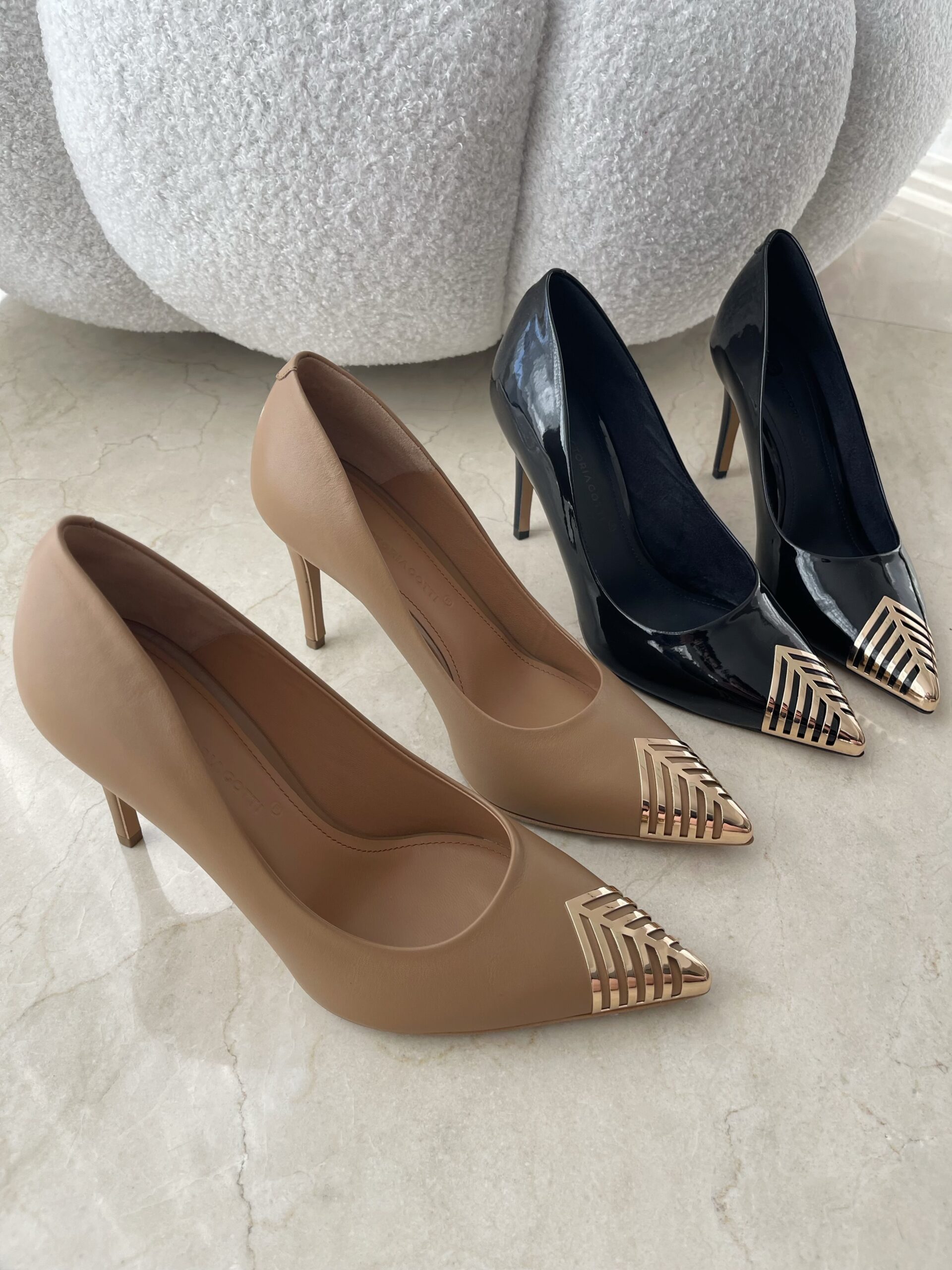 Czarne i brązowe czółenka damskie na szpilce DALLI w eleganckim zestawieniu kolorystycznym