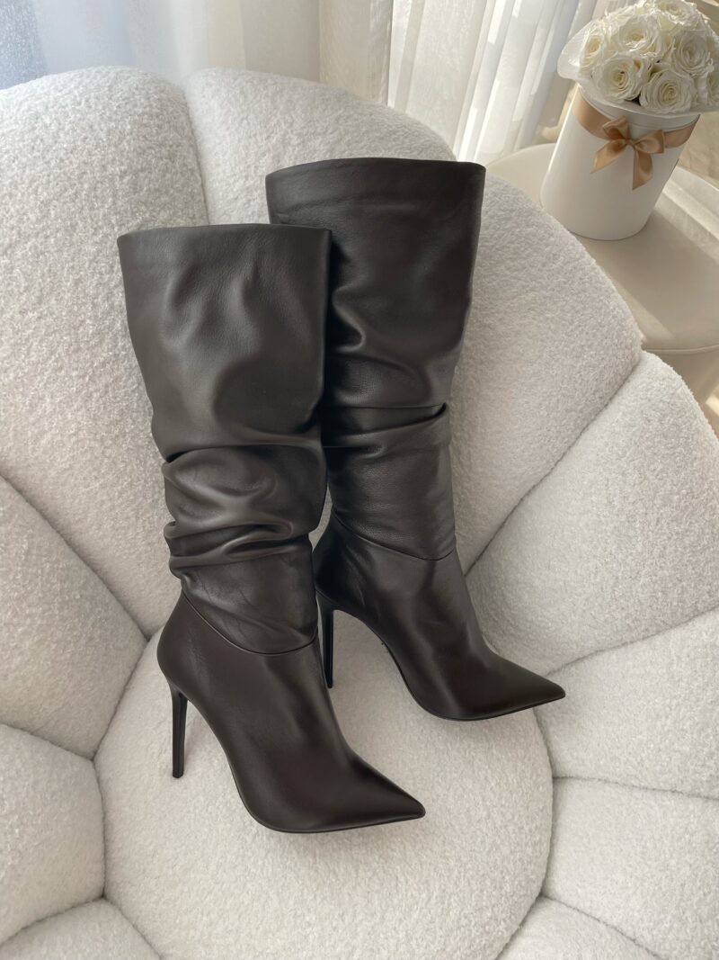 Ciemne brązowe kozaki na szpilce z miękkiej skóry naturalnej