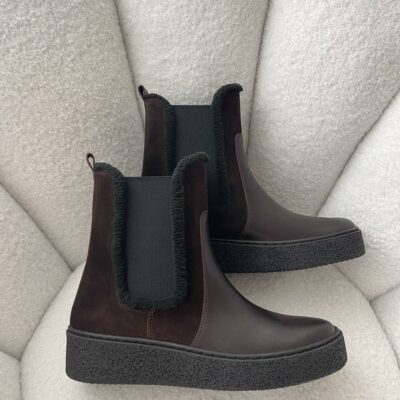 Naturalny zamsz i skóra licowa w brązowych botkach