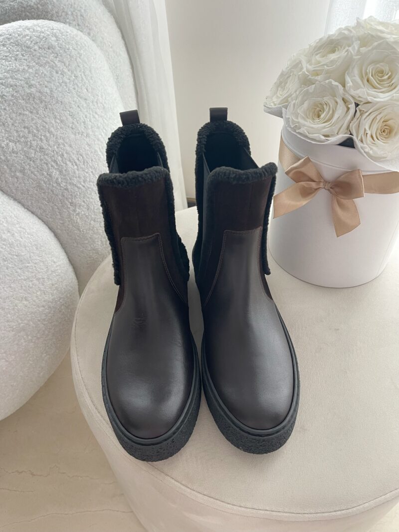 Naturalny zamsz i skóra licowa w brązowych botkach AMBER