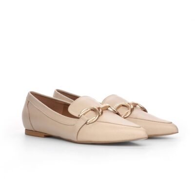 Beżowe skórzane mokasyny ANN BEIGE – widok z boku