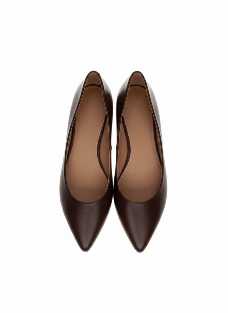 Czekoladowe skórzane baleriny damskie – widok z góry, skóra licowa