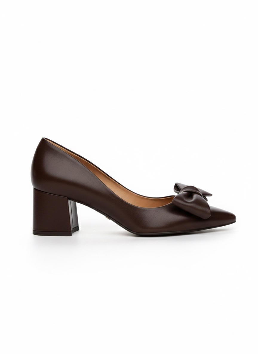 Brązowe czółenka z kokardką TESS BROWN widok z boku naturalna skóra TESS BROWN brązowe czółenka z kokardką bokiem