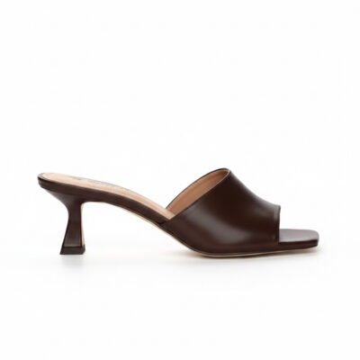 Brązowe skórzane klapki damskie VERONA BROWN LEATHER widok z boku, naturalna skóra licowa