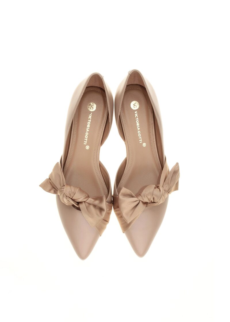 Beżowe baleriny LIMA widok z góry z satynową kokardą