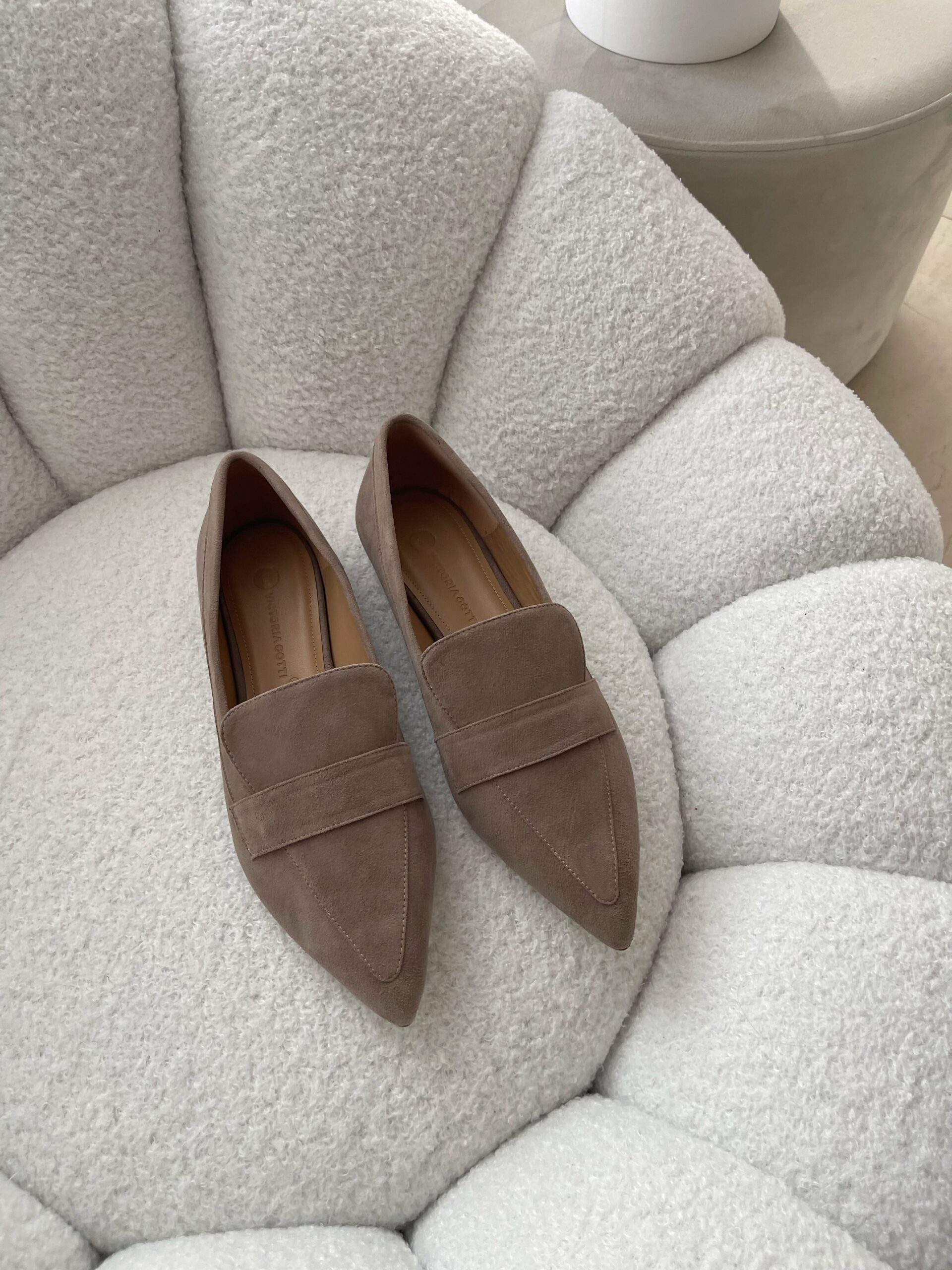 Ciemnobeżowe mokasyny damskie MEGAN BEIGE wykonane z naturalnego zamszu