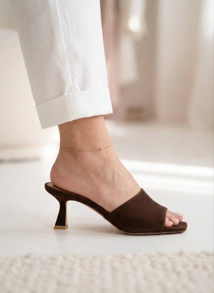 Brązowe zamszowe klapki VERONA BROWN