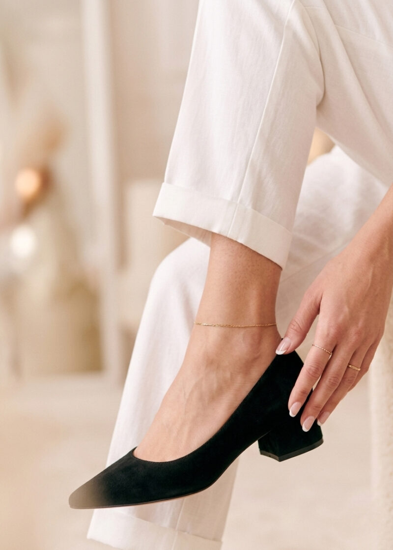 Czarne zamszowe czóleńka na obcasie LEA BLACK