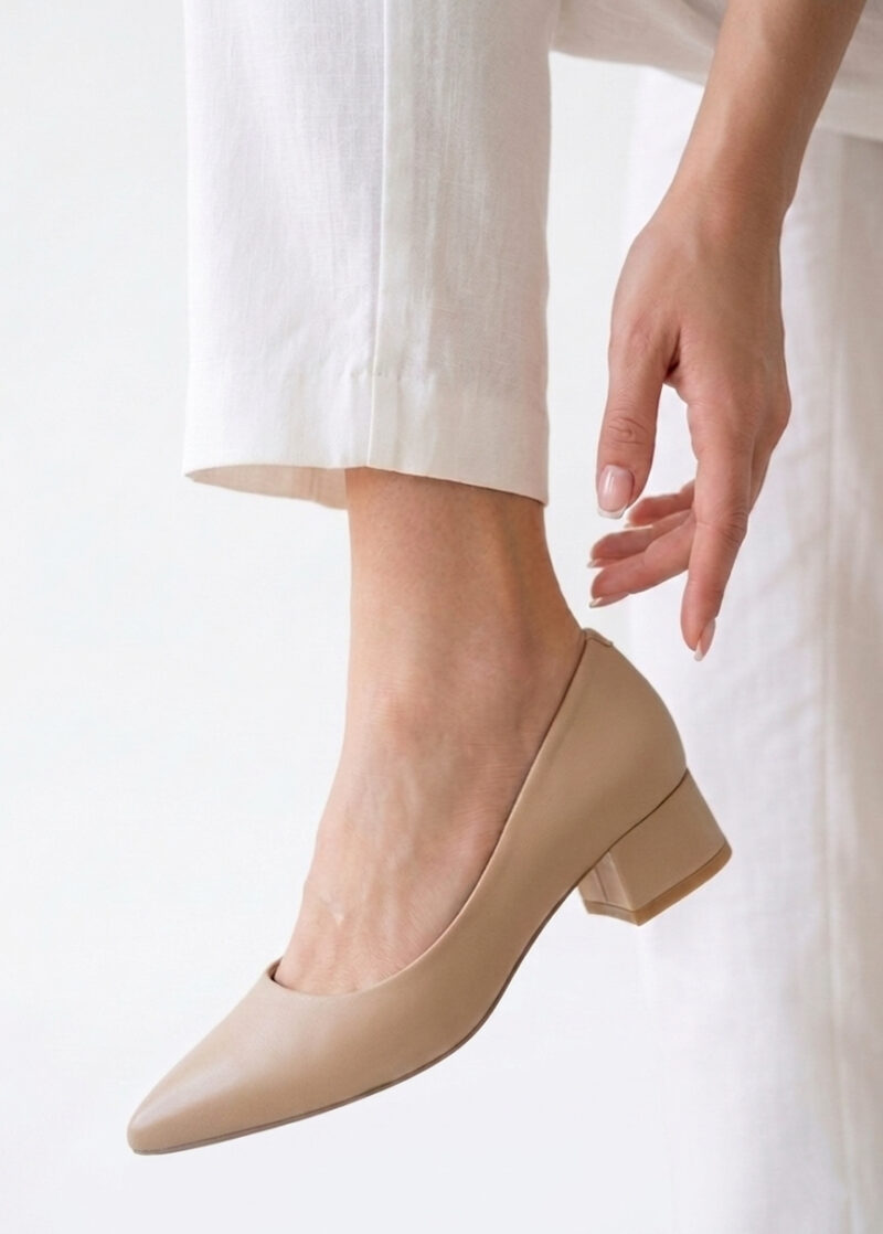 Beżowe czółenka ze skóry naturalnej