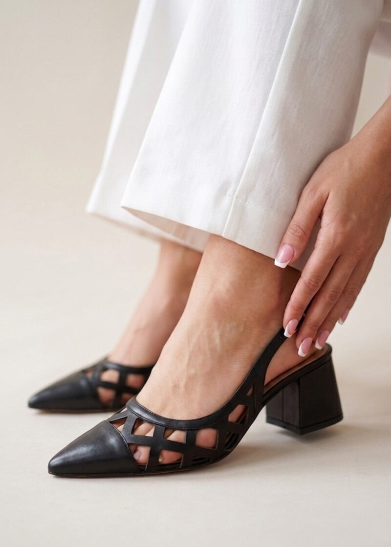 Widok z góry podkreślający wzór kratki i proporcje modelu.