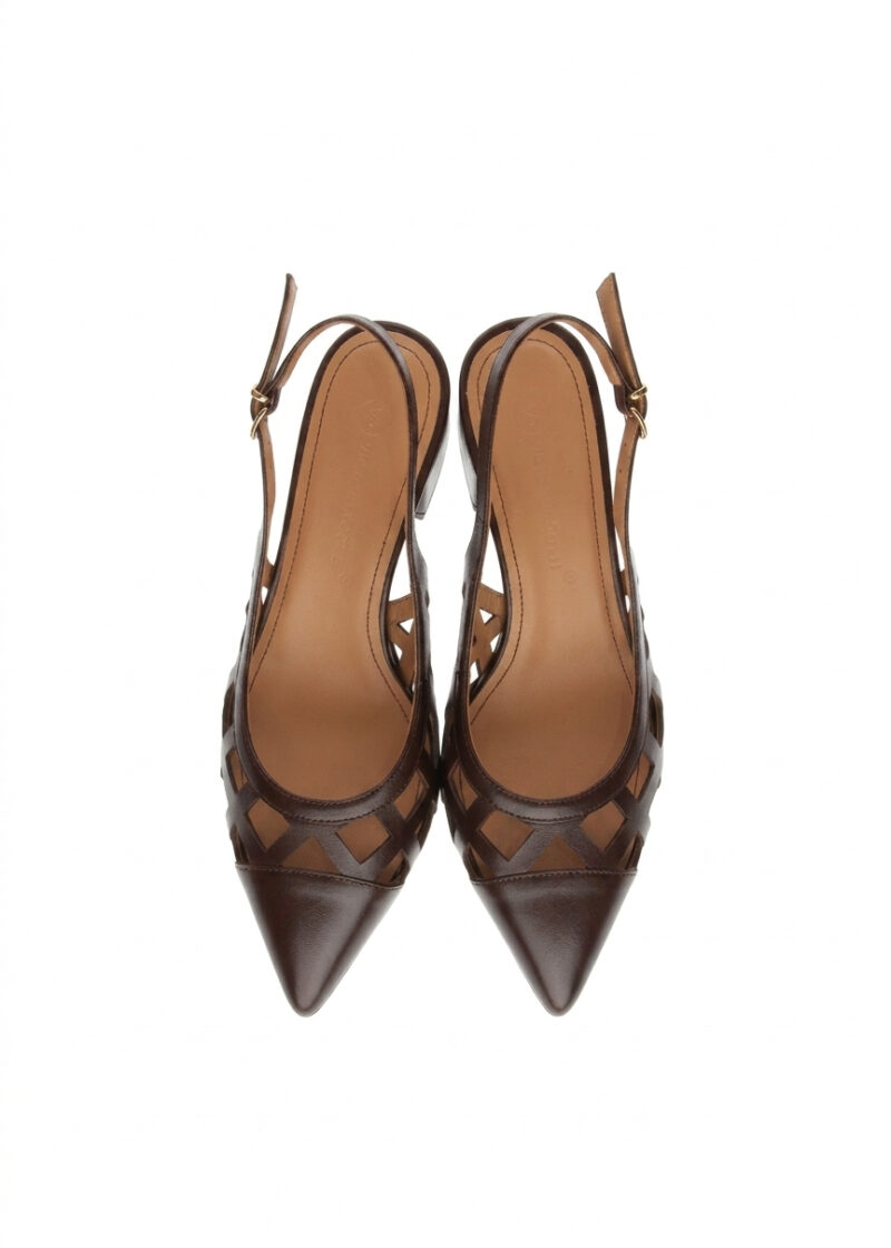 beżowe skórzane czółenka ażurowe widok z góry