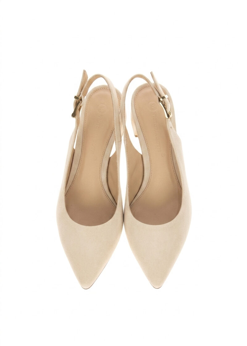 beżowe zamszowe czółenka slingback - widok z góry