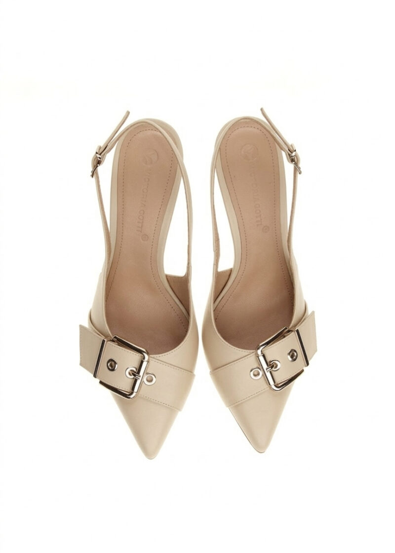 beżowe skórzane czółenka widok z góry